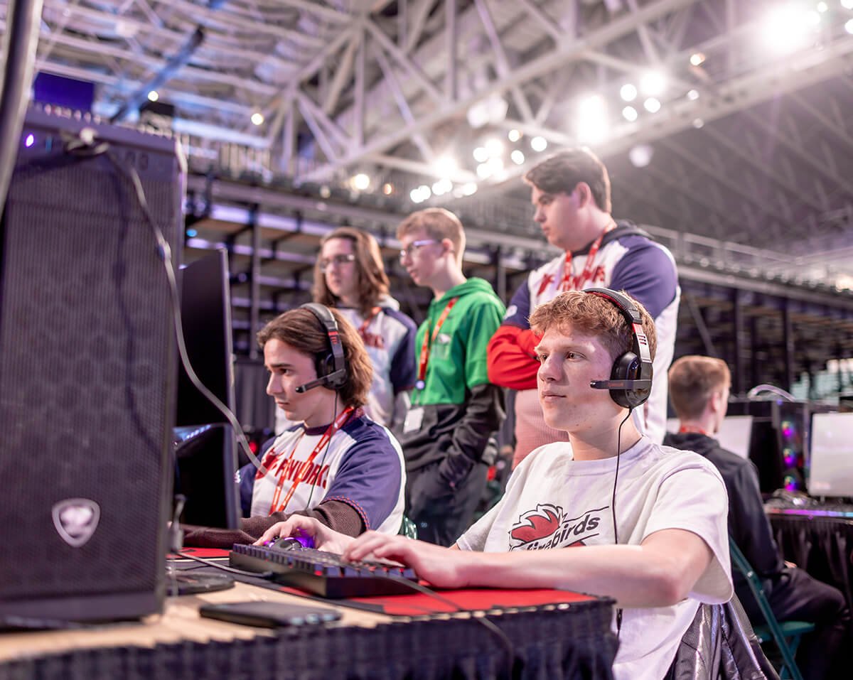 esports tournament team competing